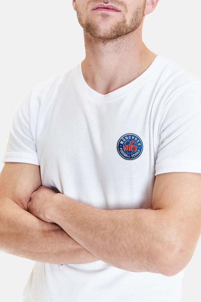 
                
                    Laden Sie das Bild in den Galerie-Viewer, Münchner Fussball Schule T-Shirt
                
            