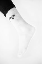 Weiße Pangu Crew Socken 100% Made in Germany getragen am Model 